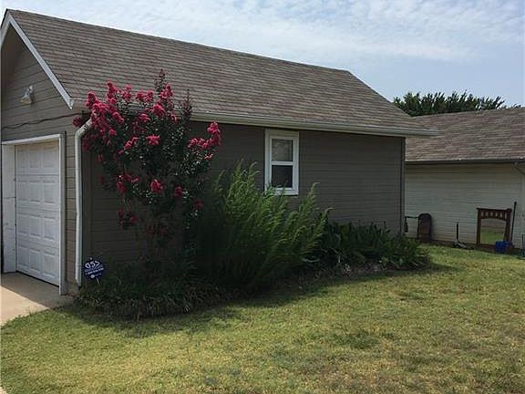 3rd image of 8820 NE 45th St