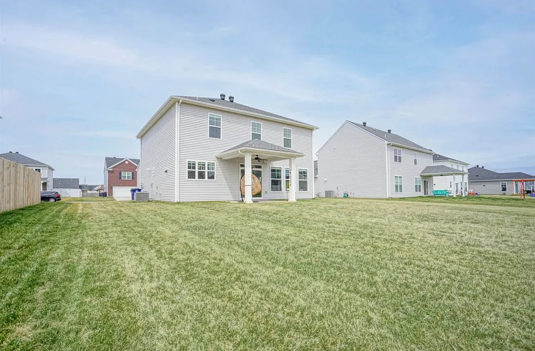 4 bed, 2151 sqft, $3,900 — Photo 4