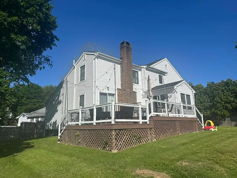 1790 Stratfield Rd — Photo 3