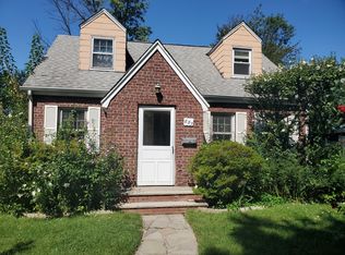 885 Elm Ave, River Edge, NJ 07661