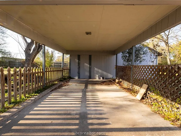 704 Edgemore Dr — Photo 27