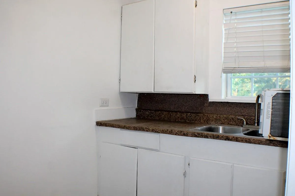 1 bed, 1.5 bath, 400 sqft, $950 — Photo 3