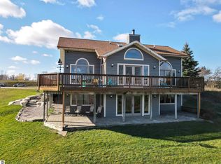 7021 S Cedarview Ln, Cedar, MI 49621