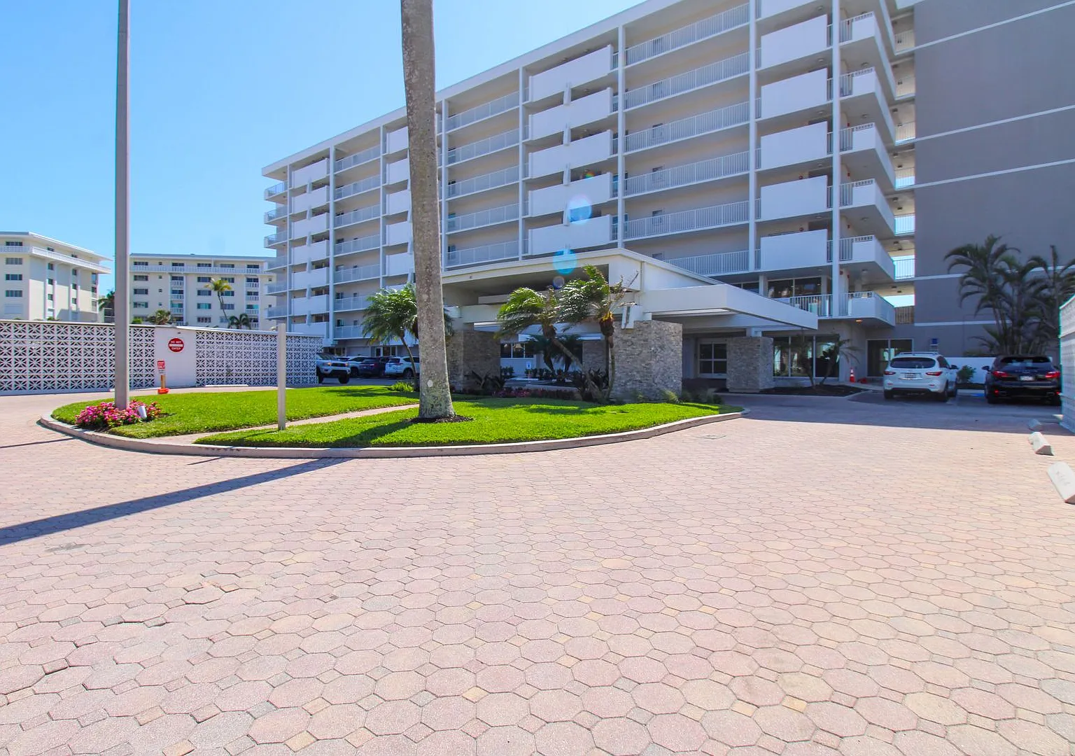 ** 2/2 On The Beach Condo With Spectacular Views ** Seasonal ** The Moorings ** Gulf Shore Blvd N... — Photo 4