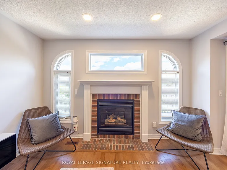2299 Yorktown Cir — Photo 15