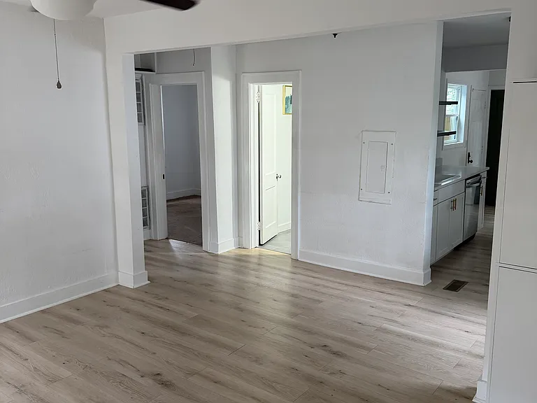 2652 Woodlawn Ave — Photo 13