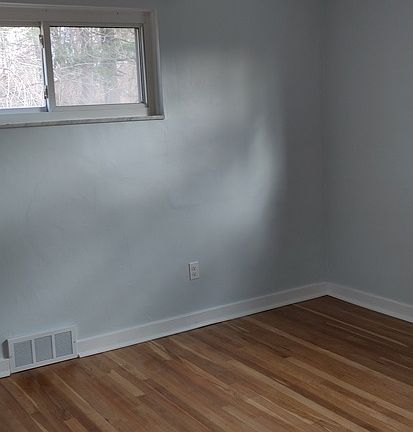 3rd image of 196 Margaretta St