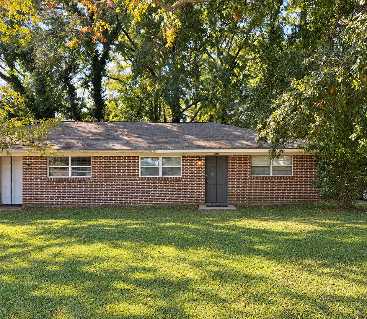 608 Florence Dr — Photo 1