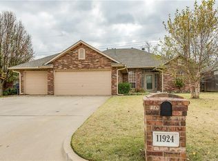 11924 NW 6th St, Yukon, OK 73099