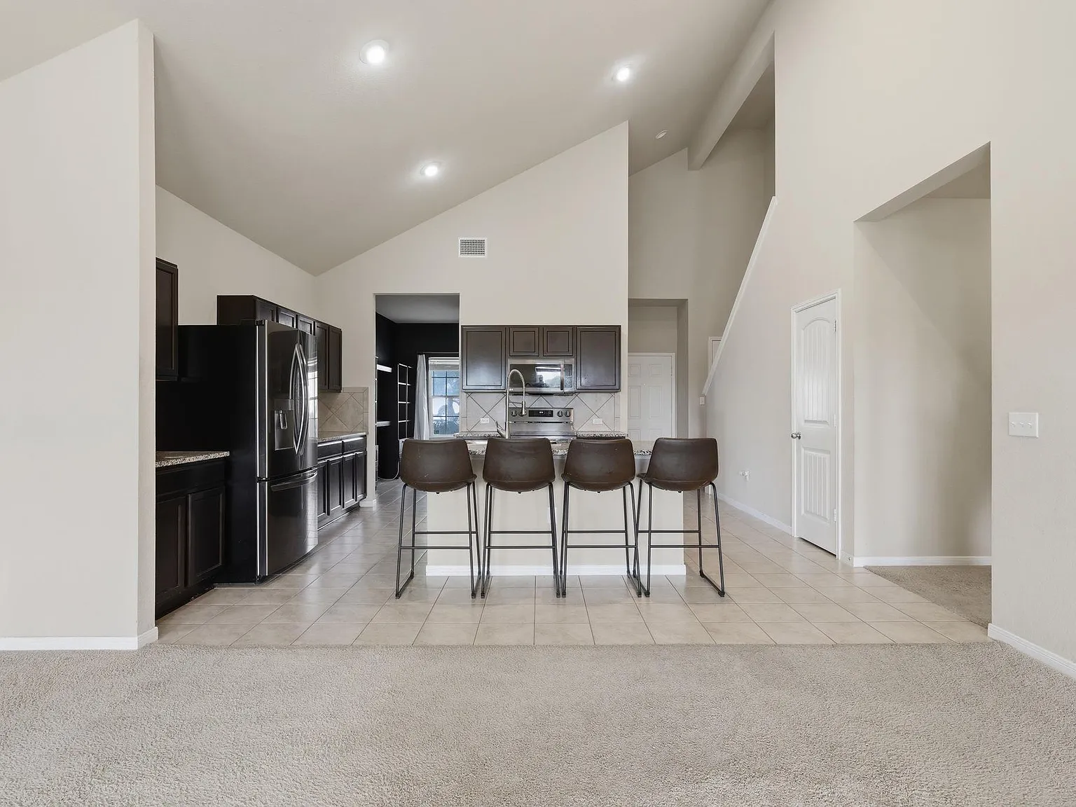 4 bed, 2.5 bath, 2252 sqft, $2,200 — Photo 4