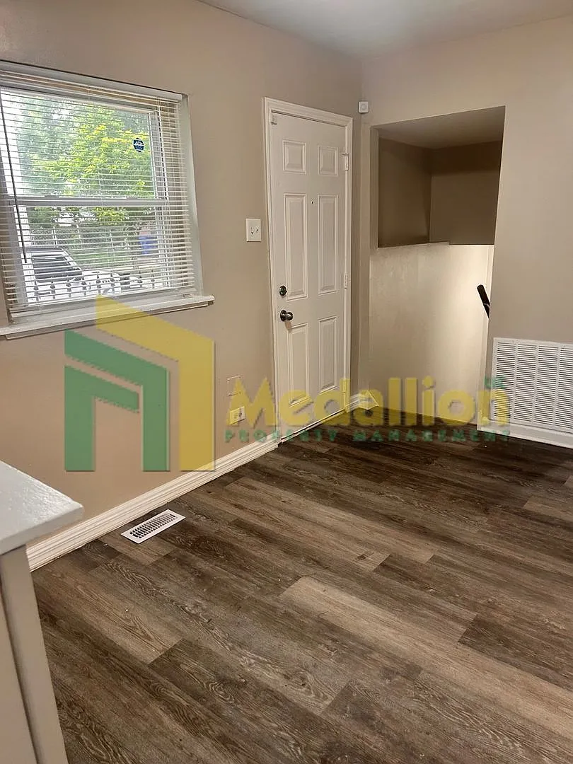 Updated 5-Bedroom Home on a Corner Lot — Photo 4