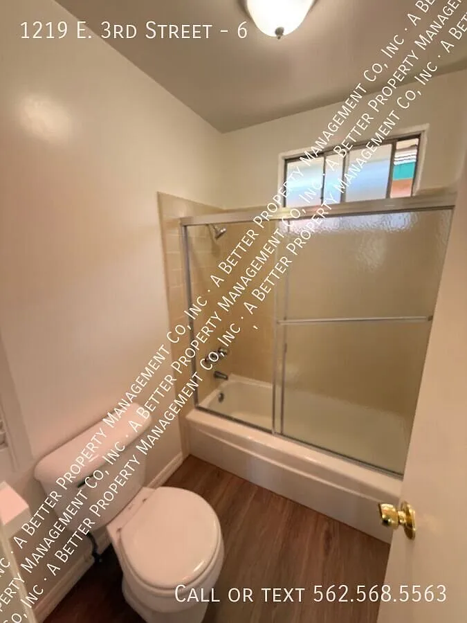Gated Upper Unit W/ Plank Floors, & Onsite Laundry — Photo 2