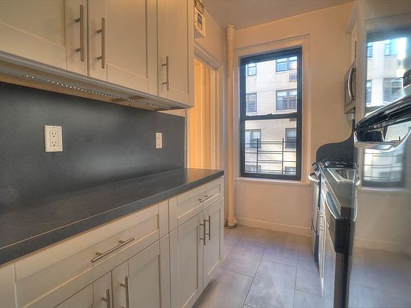 5th image of 311 E 72nd St APT 17B