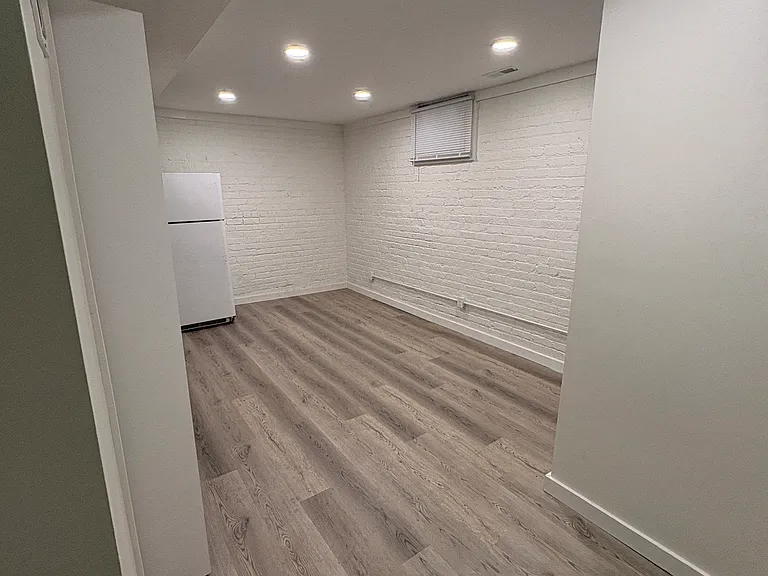 913 Forest Ave — Photo 39