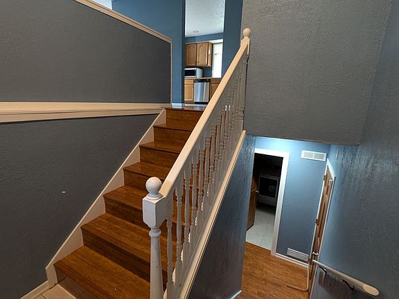 3rd image of 3925 Celeste Ct SE