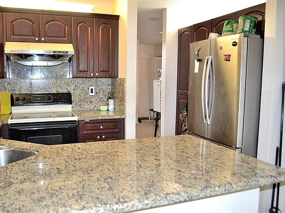 5th image of 570 Lakeside Circle