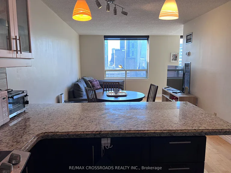 633 Bay St #Penthouse 12 — Photo 17
