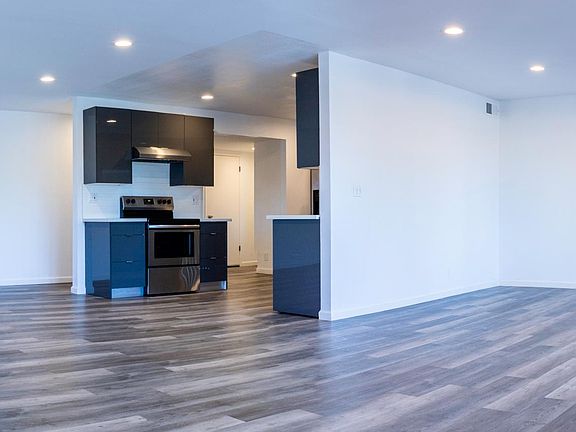 2nd image of 1567 Regent St #302