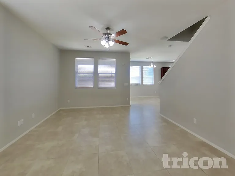 31333 N Cavalier Dr — Photo 3