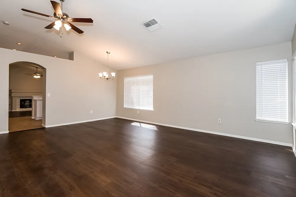 3 bed, 2.0 bath, 1752 sqft, $2,225 — Photo 2