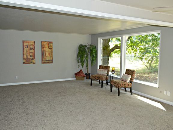 3rd image of 4801 20th Ave SE