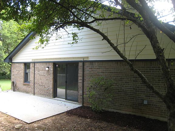 3rd image of 8716 Shoreham Blvd