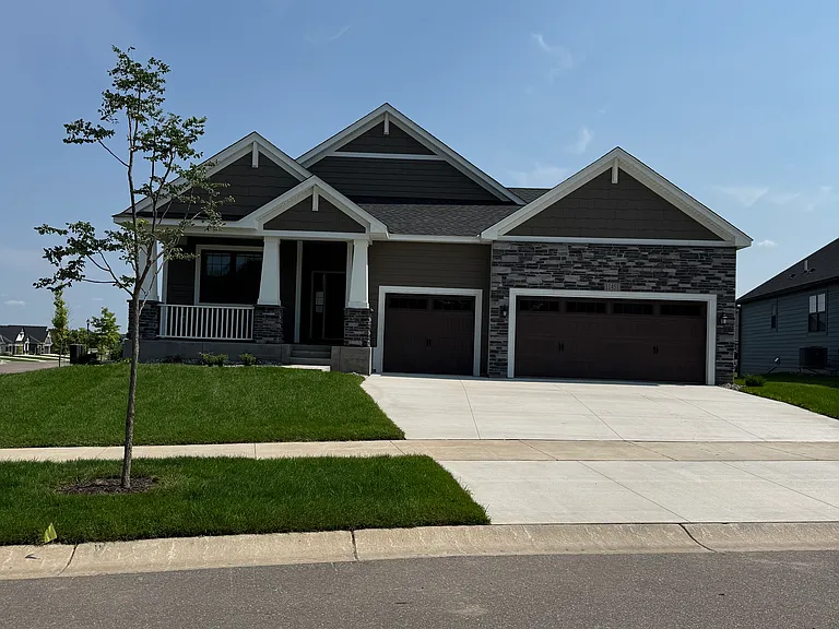 11451 Queens Ct N — Photo 1