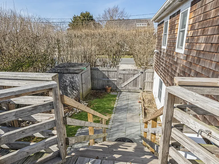 33 Hoppin Ave — Photo 14