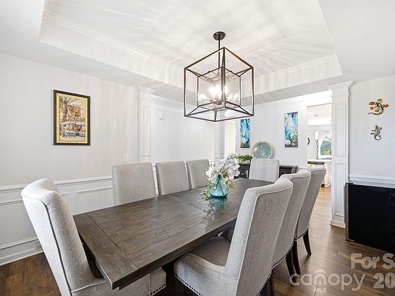4th image of 110 Caversham Dr
