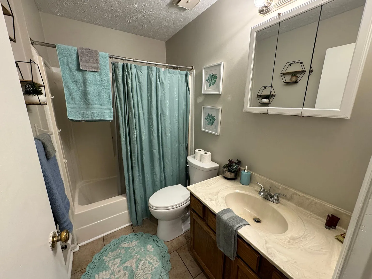 211 Waller Avenue — Photo 3