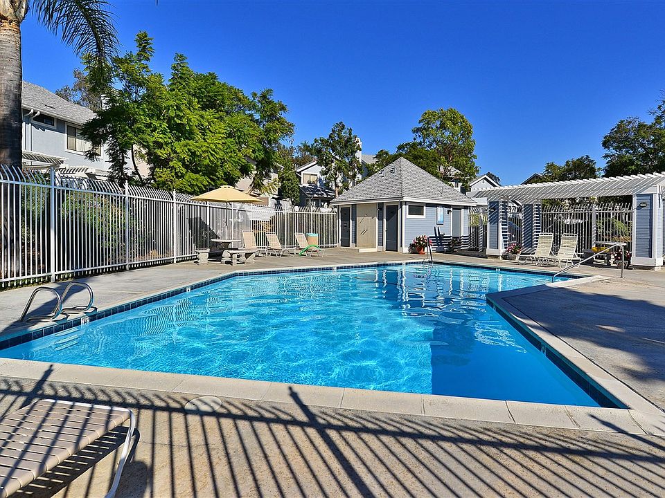 1st image of 355 Windjammer Cir