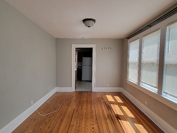 5th image of 945 28th St N