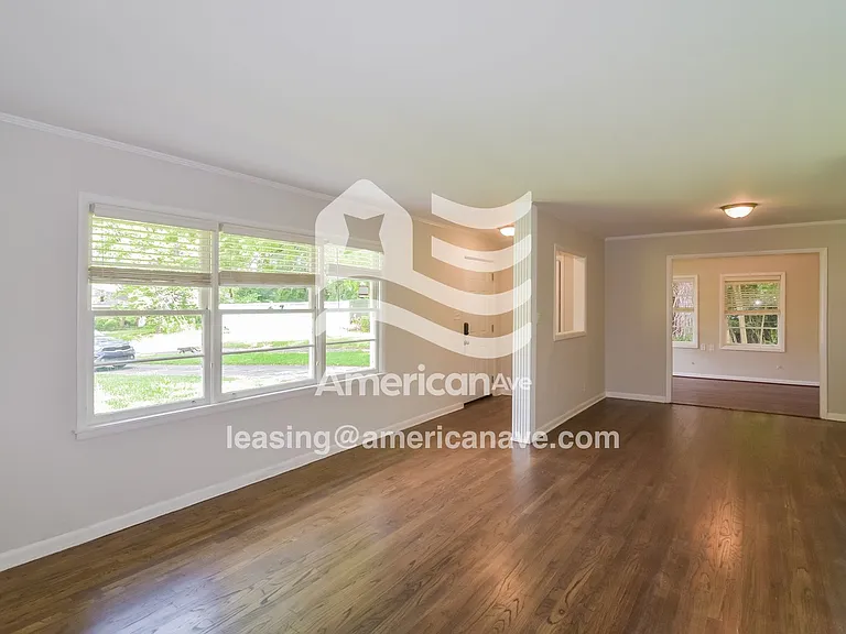 73716_005_living_room_13751350.jpg