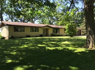 6615 Kemman Rd, Hebron, IL 60034