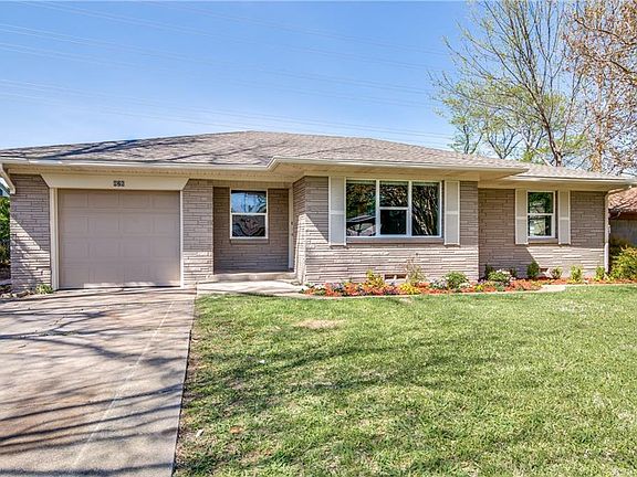3rd image of 826 Inwood Dr