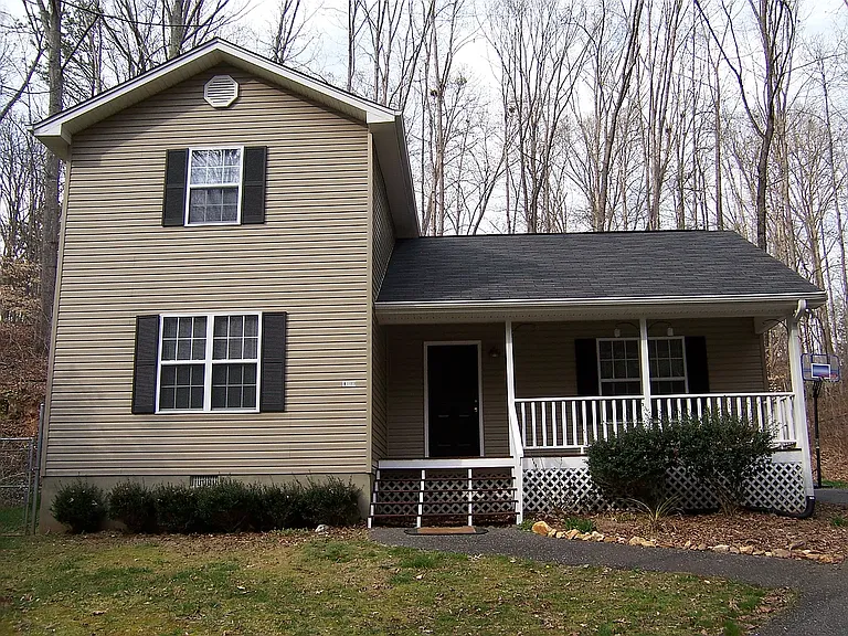 180 Laurel Heights Dr — Photo 1