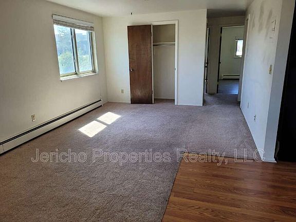 4th image of 633 Oak St APT 5