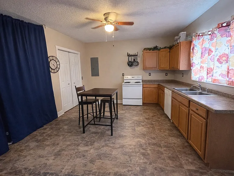 145 S Jackson St #2 — Photo 2