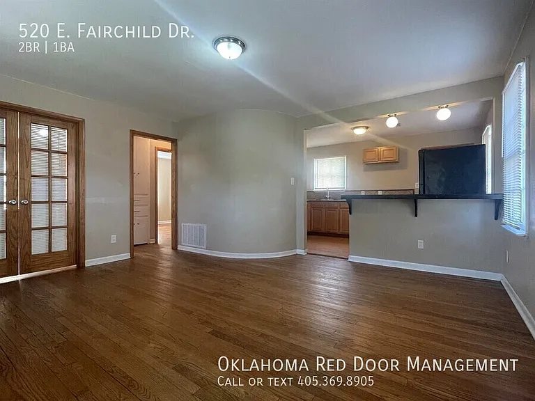 520 E Fairchild Dr — Photo 2