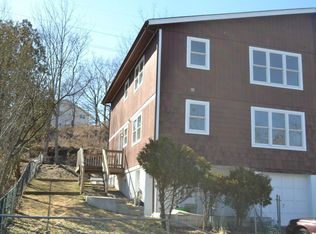 24 Spring Brook Rd, Nanuet, NY 10954