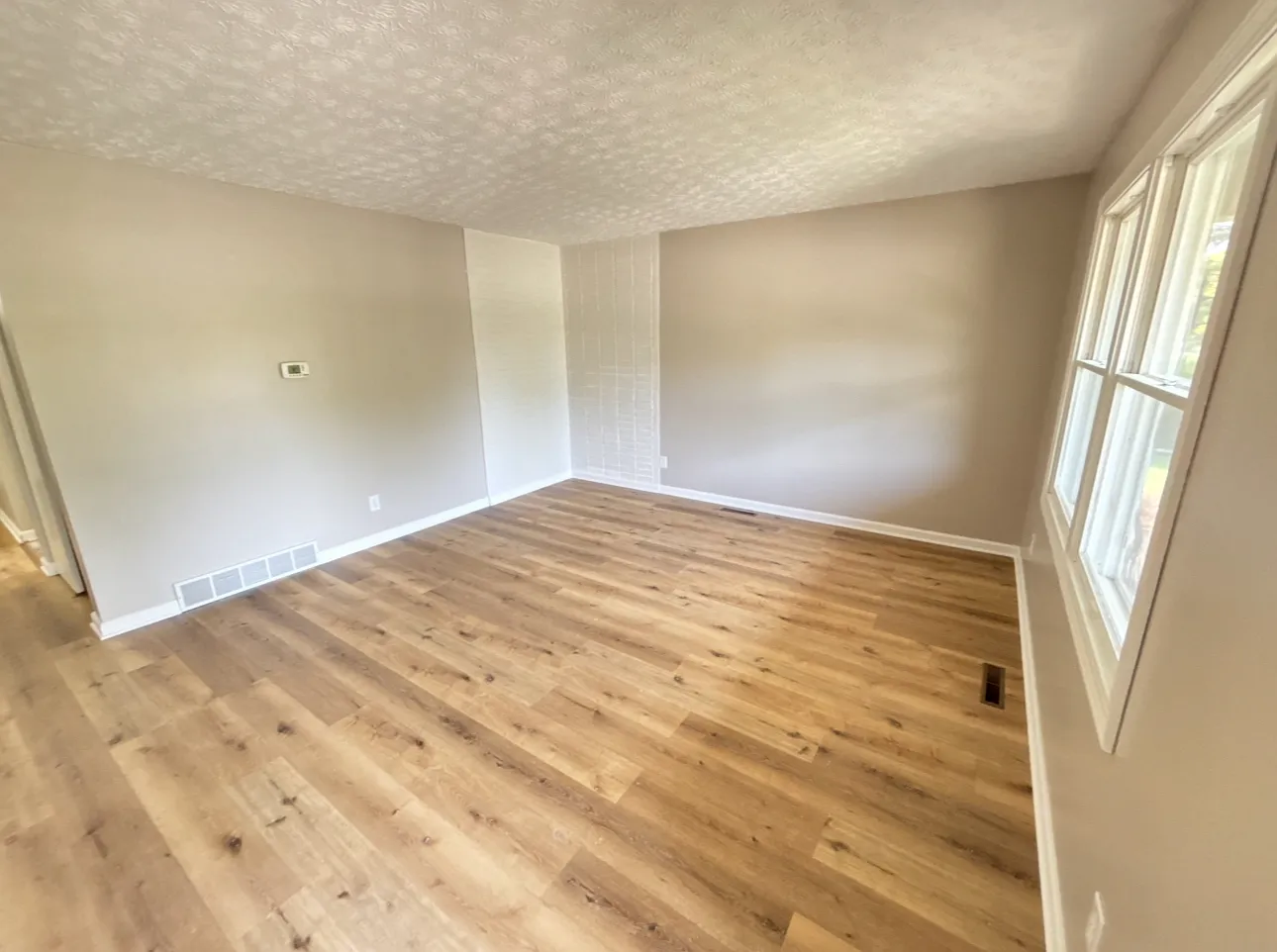 2 bed, 1020 sqft, $1,900 — Photo 2