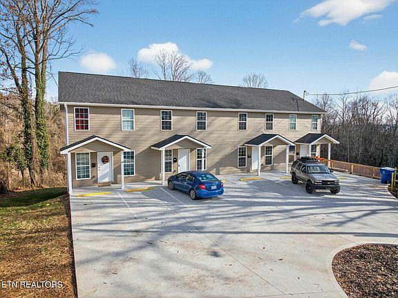 3rd image of 147 Waddell Cir