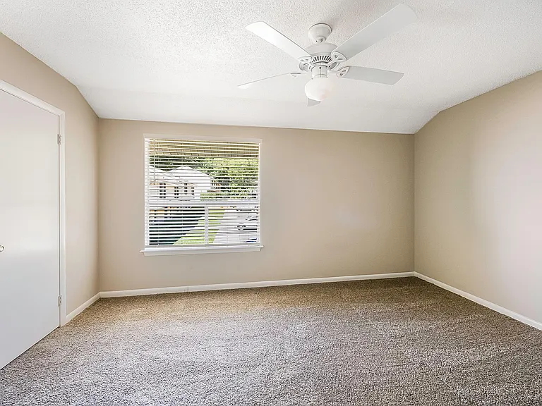 Pine Ridge Apartments — Photo 14