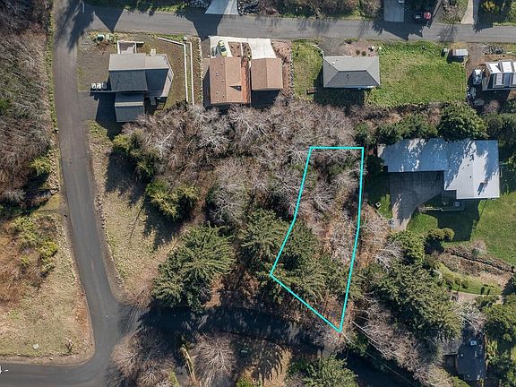 3rd image of 208 Chief Albert Dr