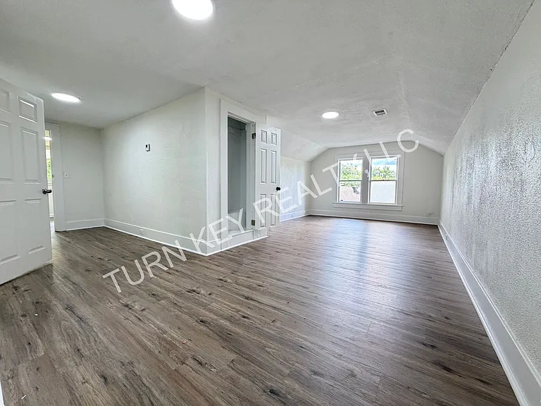 1225 Ford Ave — Photo 11