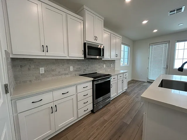 4 bed, 3.0 bath, 1870 sqft, $3,295 — Photo 4