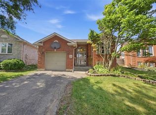 29 Strong Ct, Brantford, ON N3R 7Y4