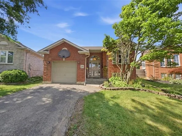 29 Strong Ct, Brantford, ON N3R 7Y4