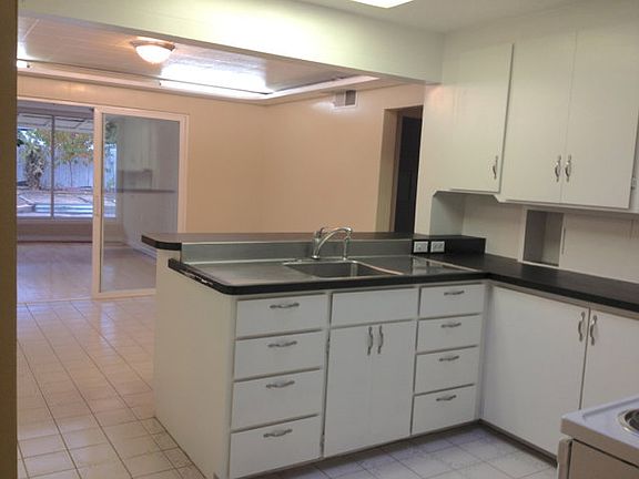3rd image of 525 Beech Ave