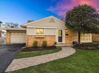 414 E Huntington Ln, Elmhurst, IL 60126